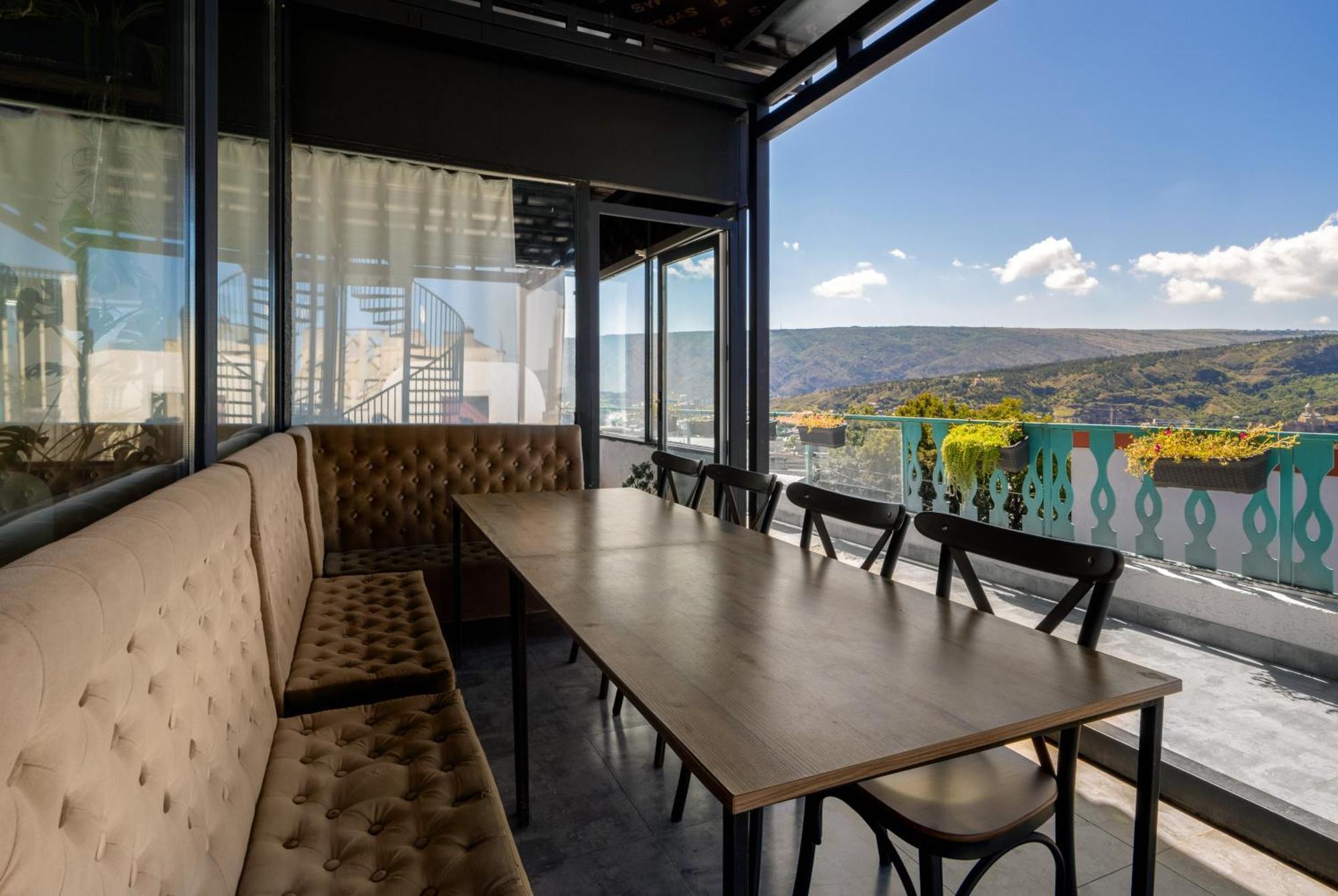 Tato & Coworking Space Hotel 3*
