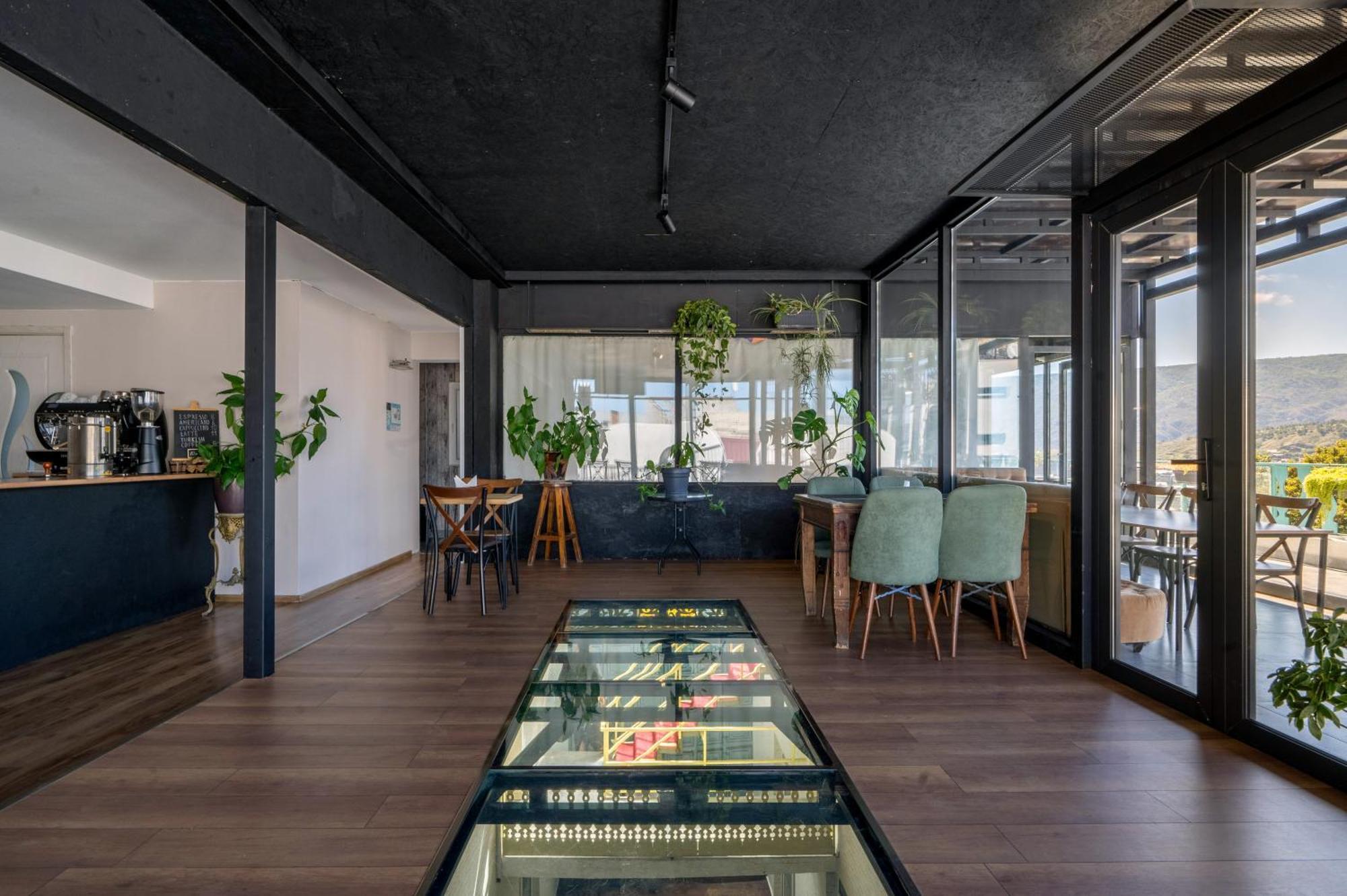 Tato & Coworking Space Hotel