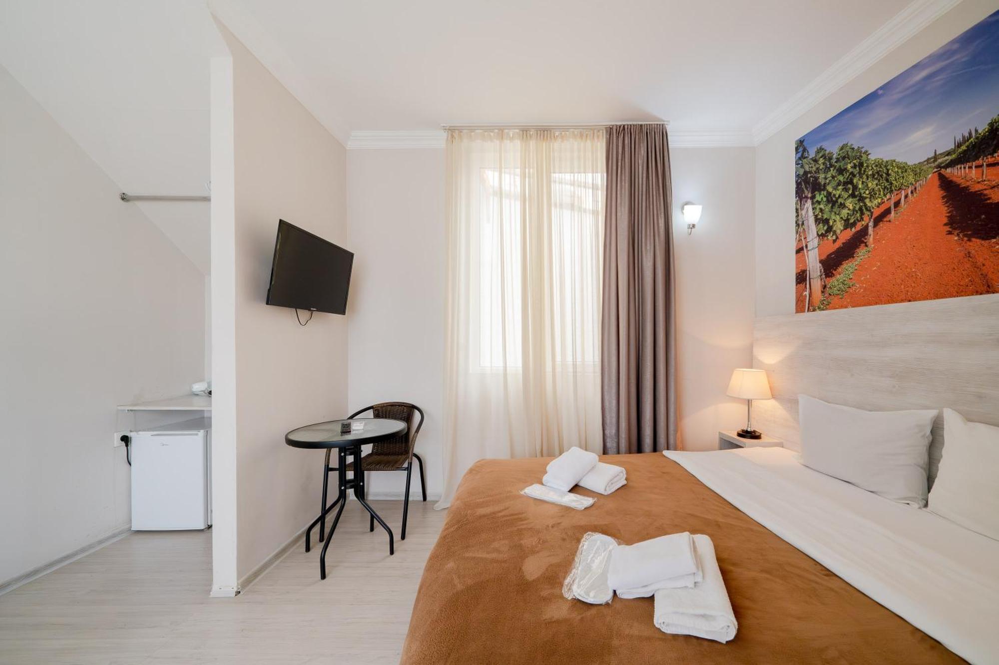 Tato & Coworking Space Hotel 3*